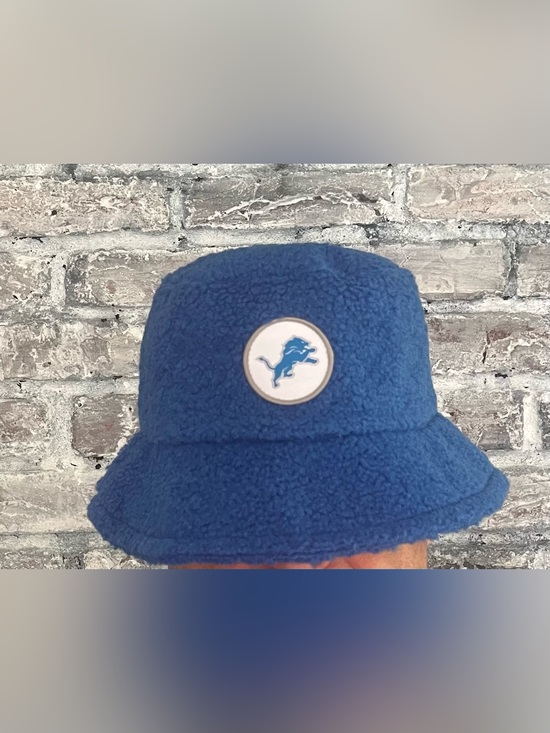 Detroit Lions Accessories - Detroit Lions Plush Blue Fleece Bucket HatwithTeam Logo Patch NWOT smoke/petfree